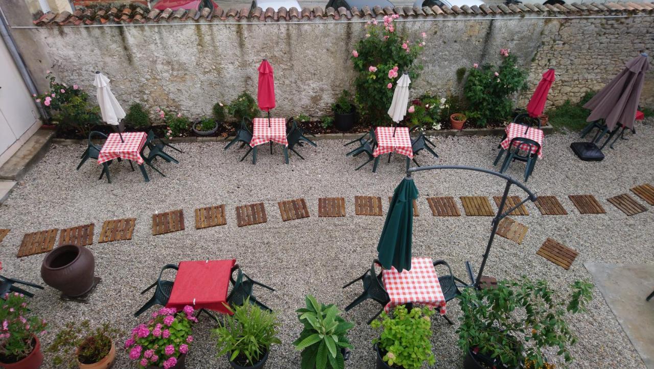 Hotel Cafe De Paris Lesparre-Médoc Exteriér fotografie